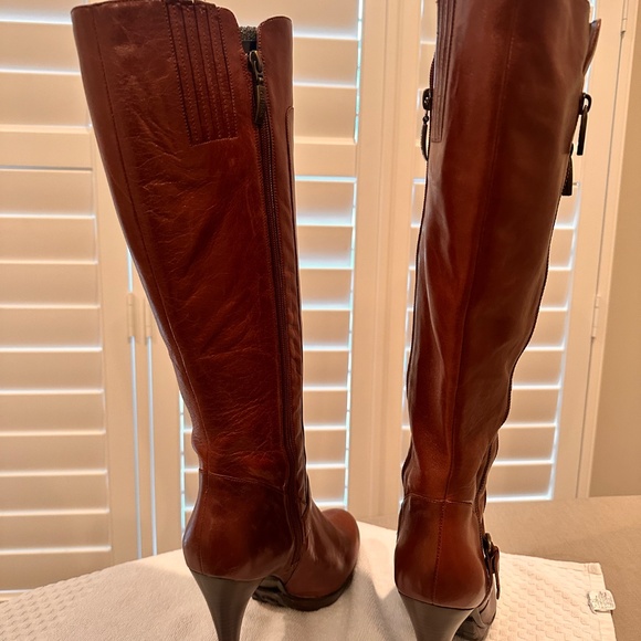 Brown Guess boots - Picture 8 of 16